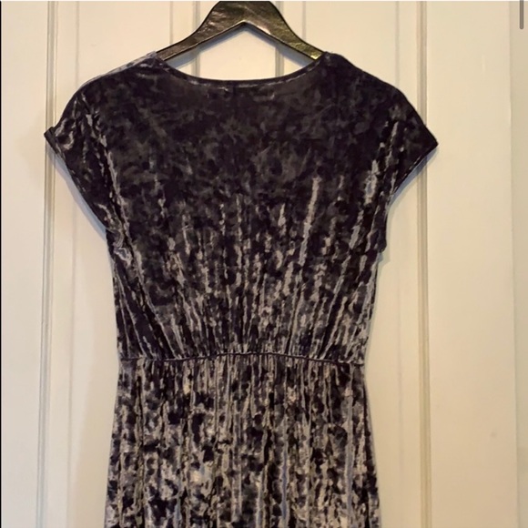 Urban Outfitters Silver Velvet Cropped Jumpsuit(M) - Picture 4 of 7